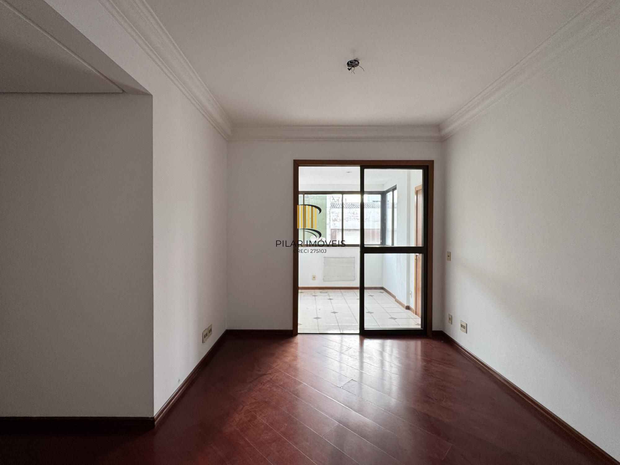 Apartamento 3 dormitórios com sacada, suíte e vaga de garagem no Menino Deus