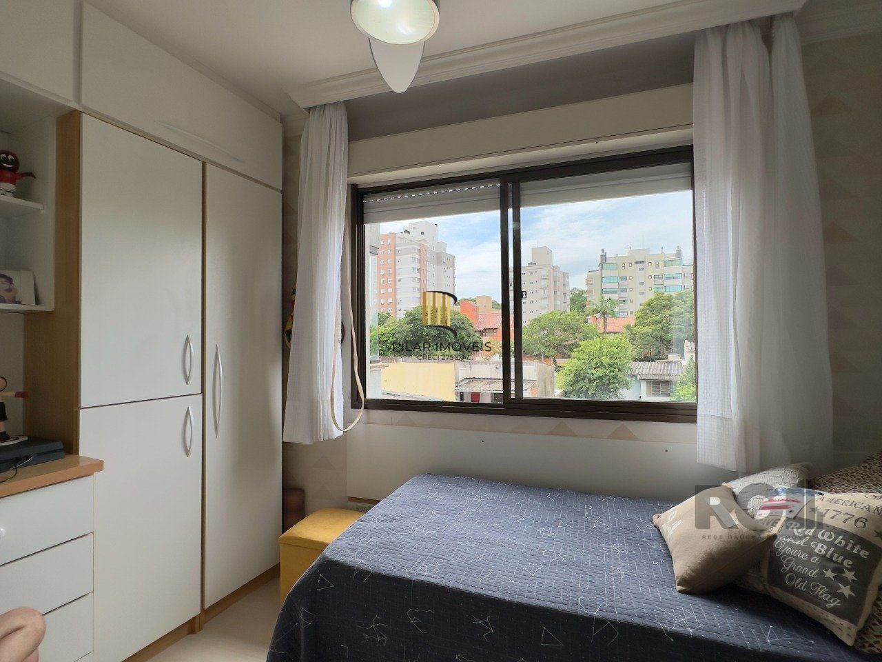 APARTAMENTO 2 DORMITÓRIOS, DE FRENTE, COM VAGA DE GARAGEM NO JARDIM BOTÂNICO