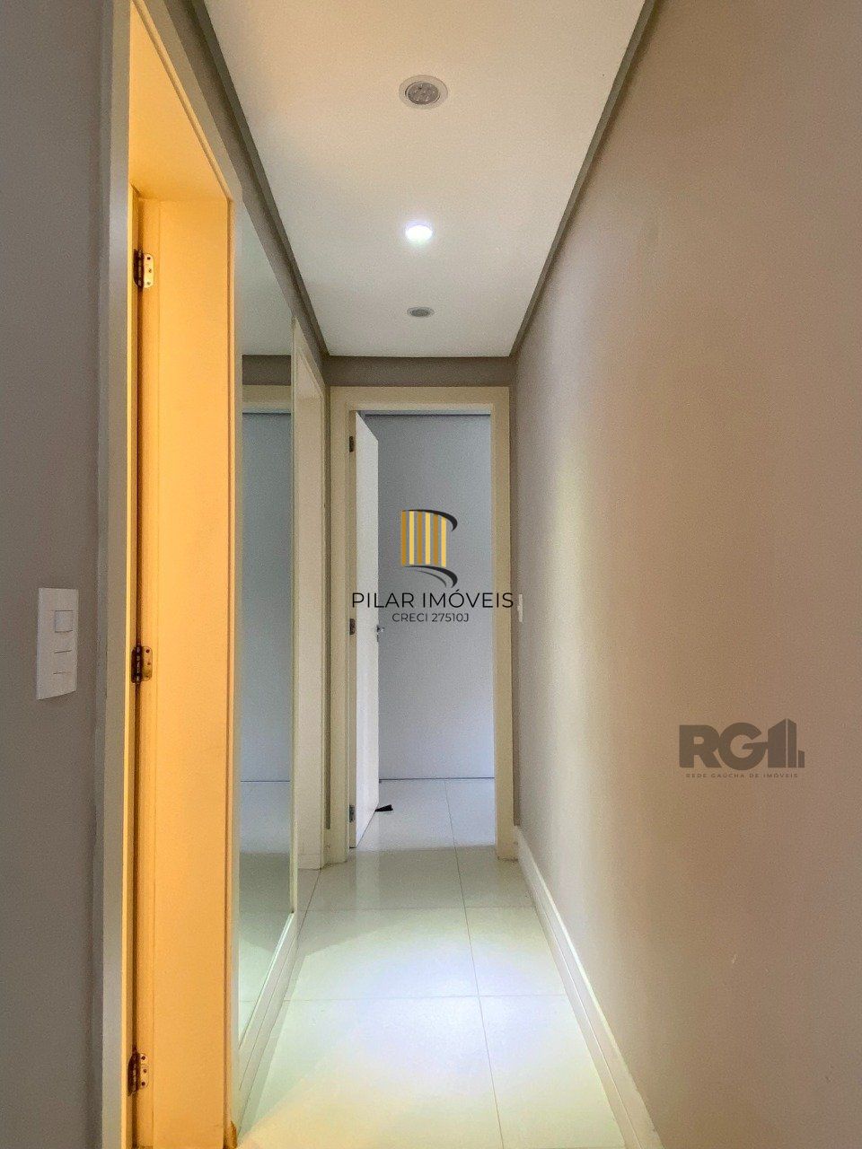 APARTAMENTO MOBILIADO DE 2 DORMITÓRIOS - CENTRO HISTÓRICO