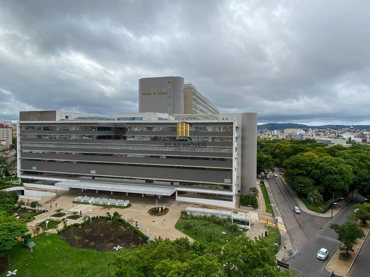 Apartamento 2 dormitórios, com linda vista, em frente ao Hospital de Clínicas