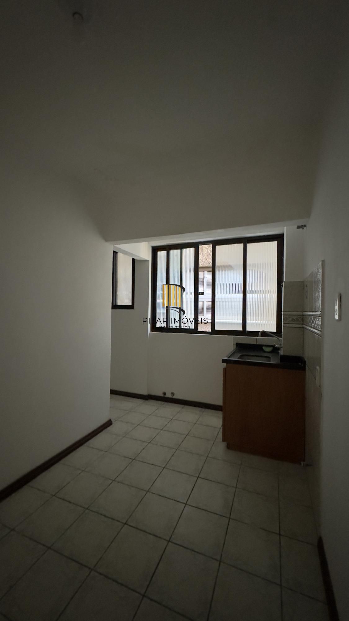 APARTAMENTO 2 DORMITÓRIOS TOTALMENTE REFORMADO NO CENTRO HISTÓRICO