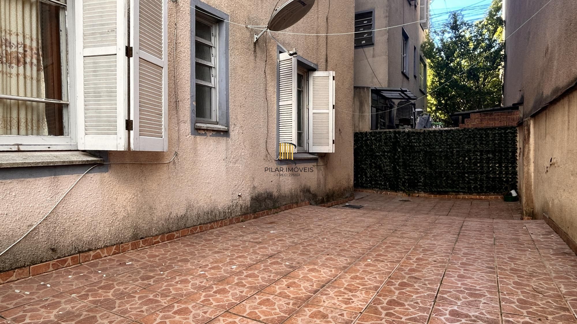 Apartamento 2 dormitórios com pátio