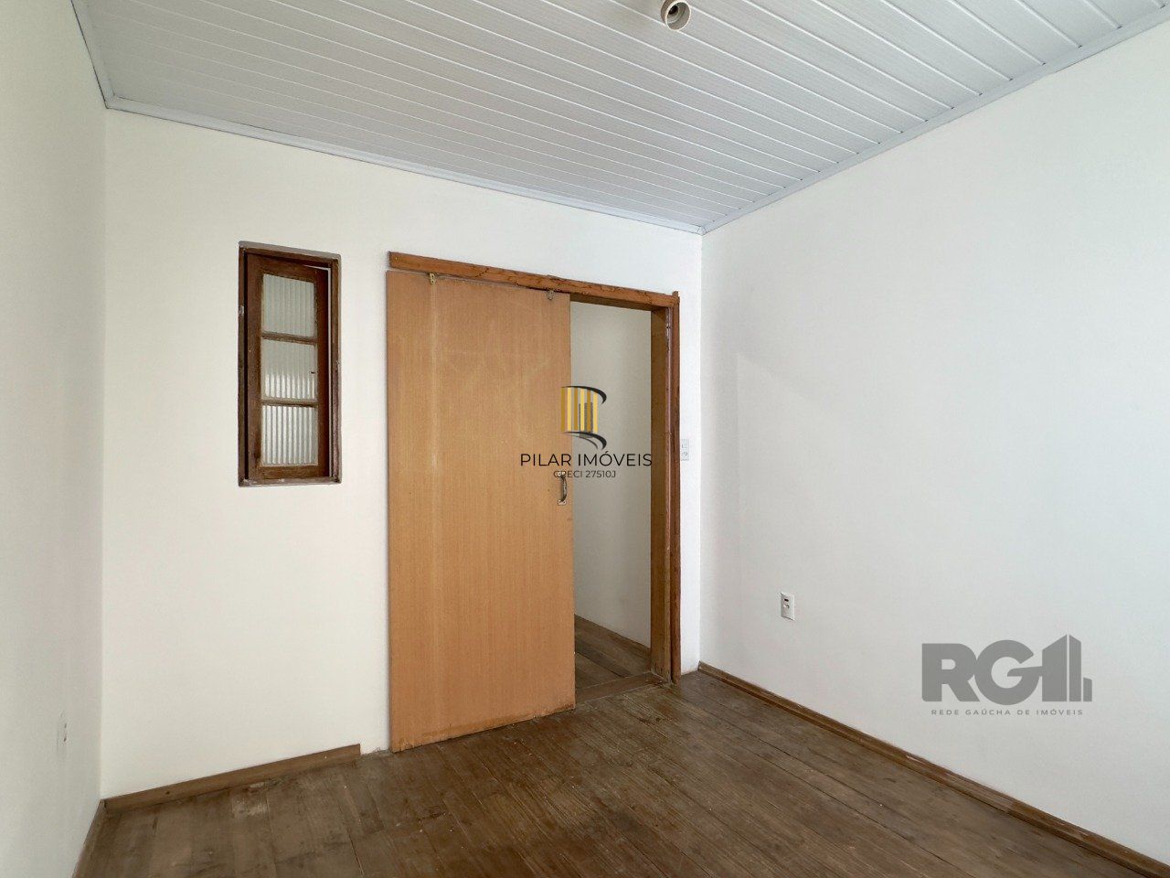 CASA COM 4 DORMITÓRIOS E PÁTIO COM CHURRASQUEIRA NO CENTRO HISTÓRICO