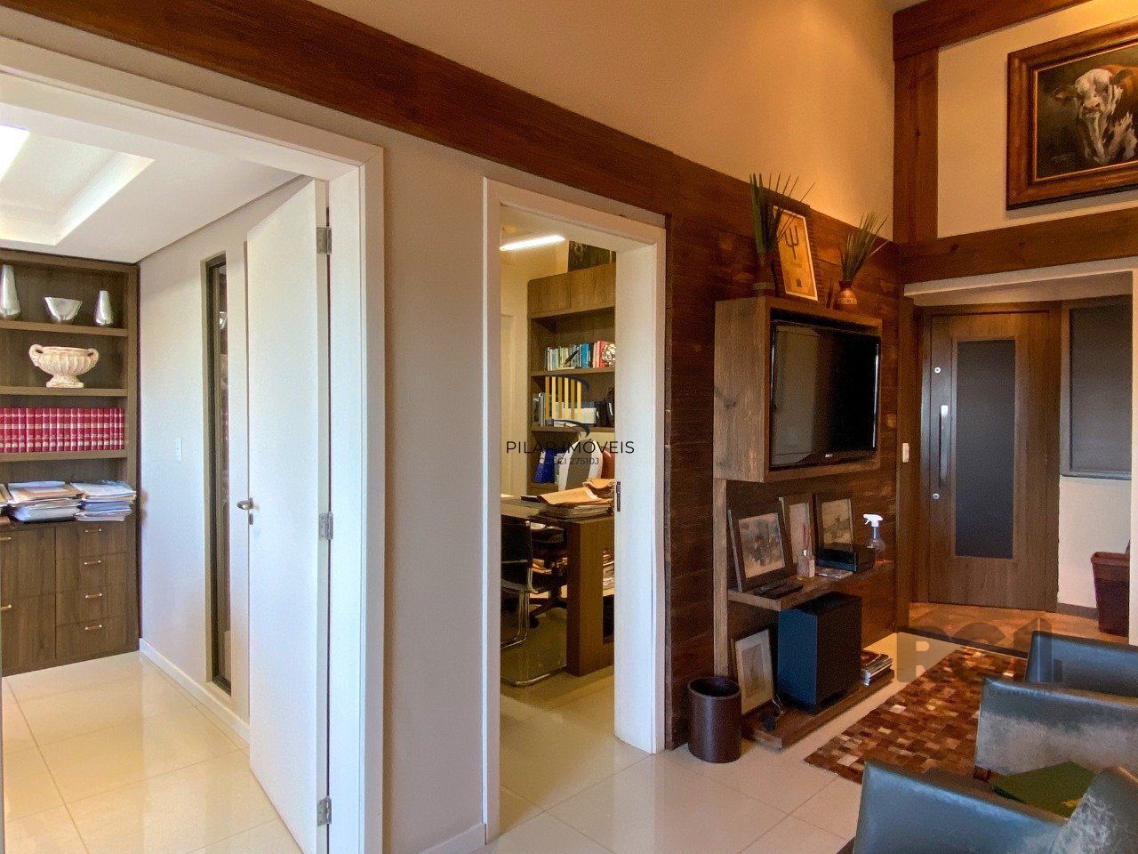 Sala mobiliada, com churrasqueira para happy hour e vista para o Guaíba