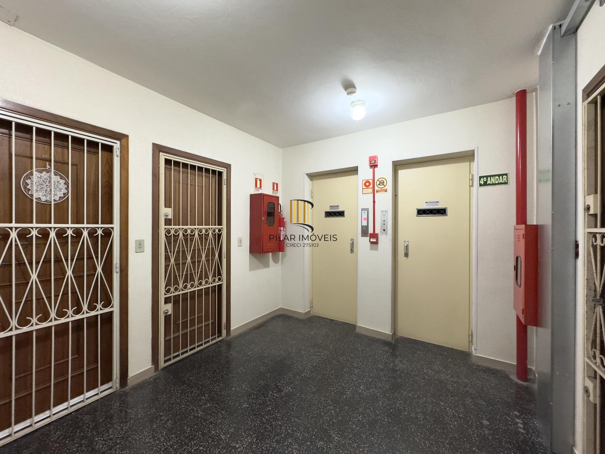 APARTAMENTO COM SACADA JUNTO À ORLA DO GUAÍBA NO CENTRO HISTÓRICO