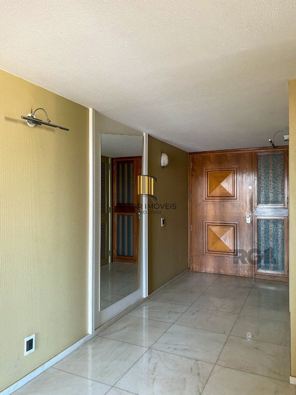 Apartamento com muito conforto e ótima iluminação no Moinhos de Vento