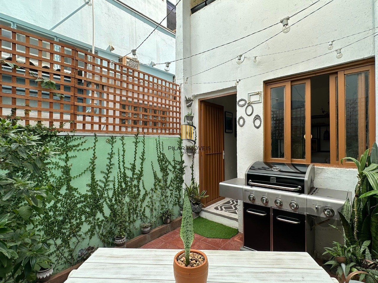 CASA TOTALMENTE REFORMADA EM ÓTIMA LOCALIZAÇÃO NO CENTRO HISTÓRICO
