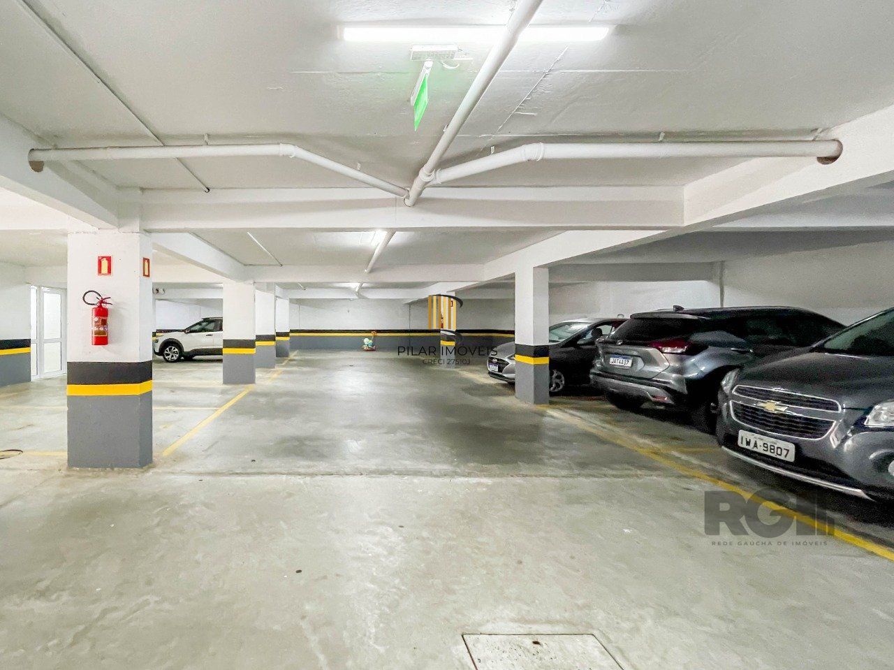 APARTAMENTO MOBILIADO 70M² DE 2 DORMITÓRIOS E 1 VAGA - BAIRRO MENINO DEUS