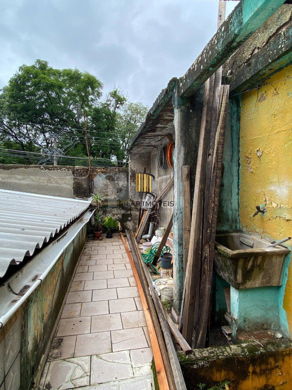 Casa de esquina com 64m², próximo ao Cais Embarcadero