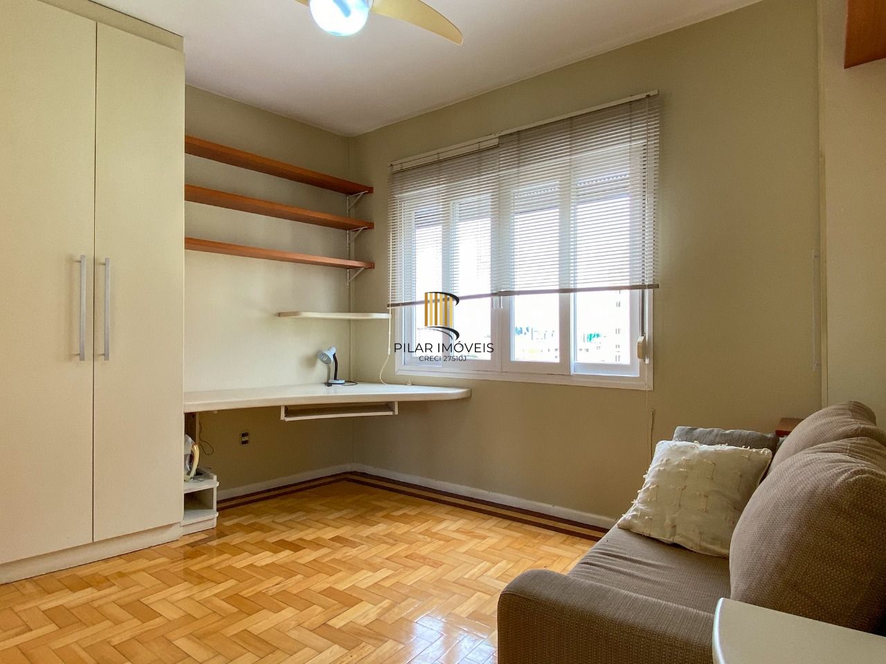 Apartamento 2 dormitórios, com linda vista, em frente ao Hospital de Clínicas