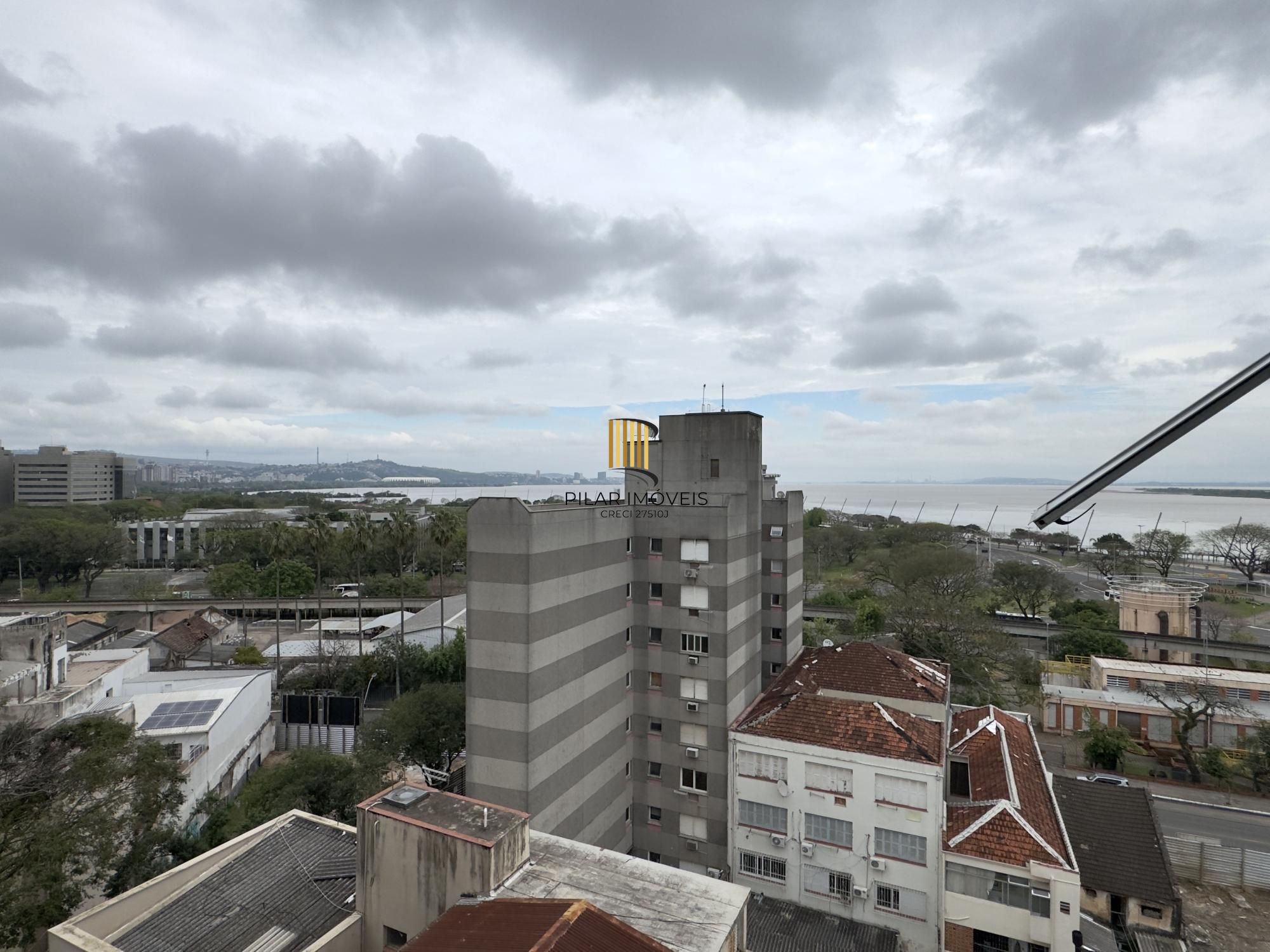 Apartamento 2 dormitório com dependência e vaga de garagem no Centro Histórico