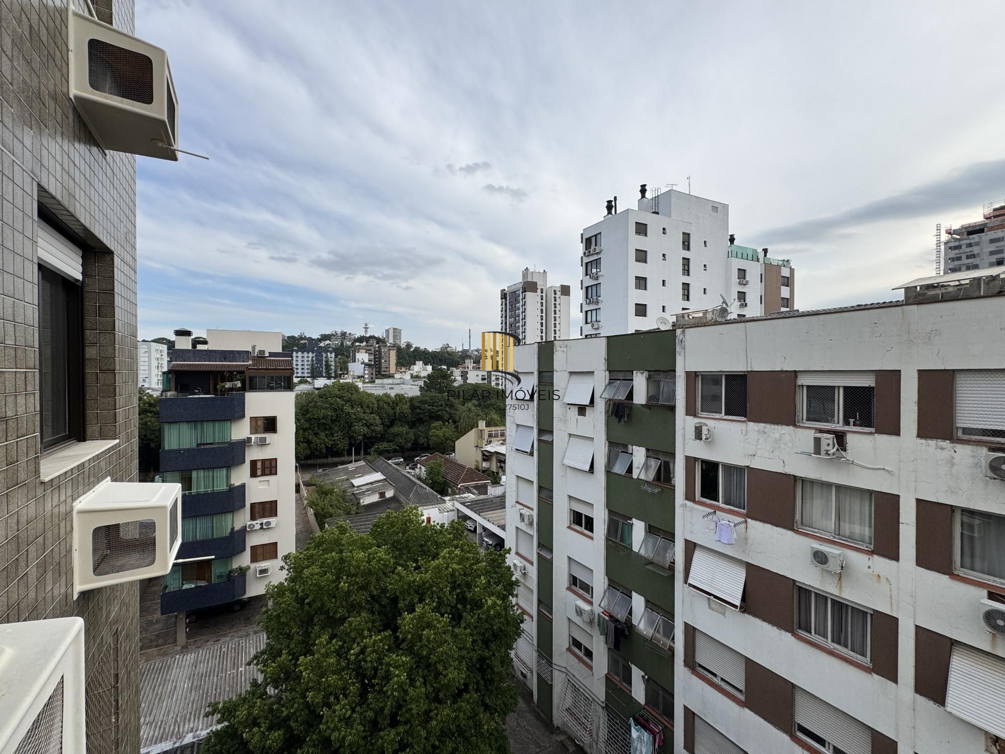Apartamento 3 dormitórios com sacada, suíte e vaga de garagem no Menino Deus