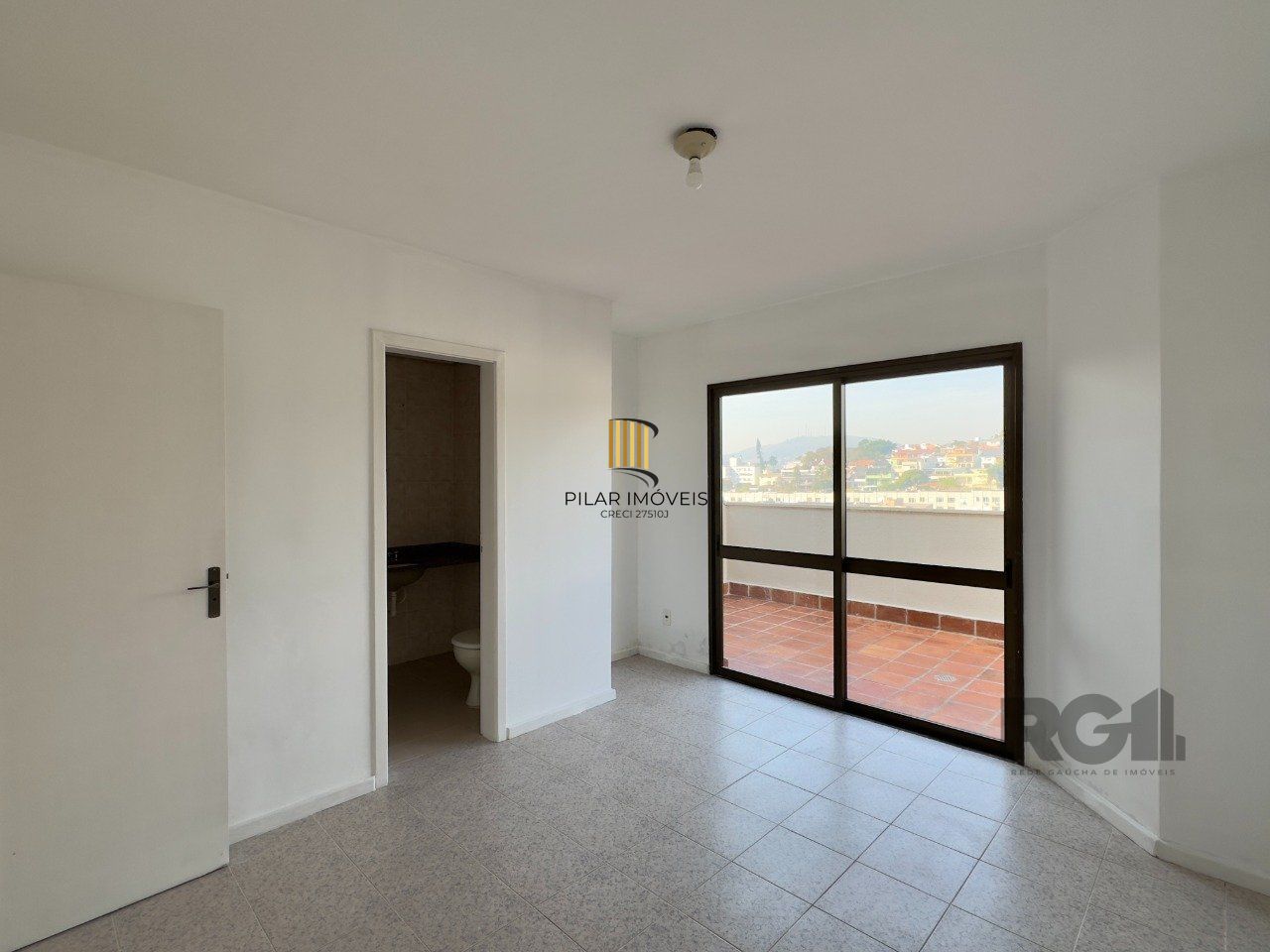 COBERTURA COM 174M², DE FRENTE, 3 DORMITÓRIOS, EM ÓTIMA LOCALIZAÇÃO NO MENINO DEUS