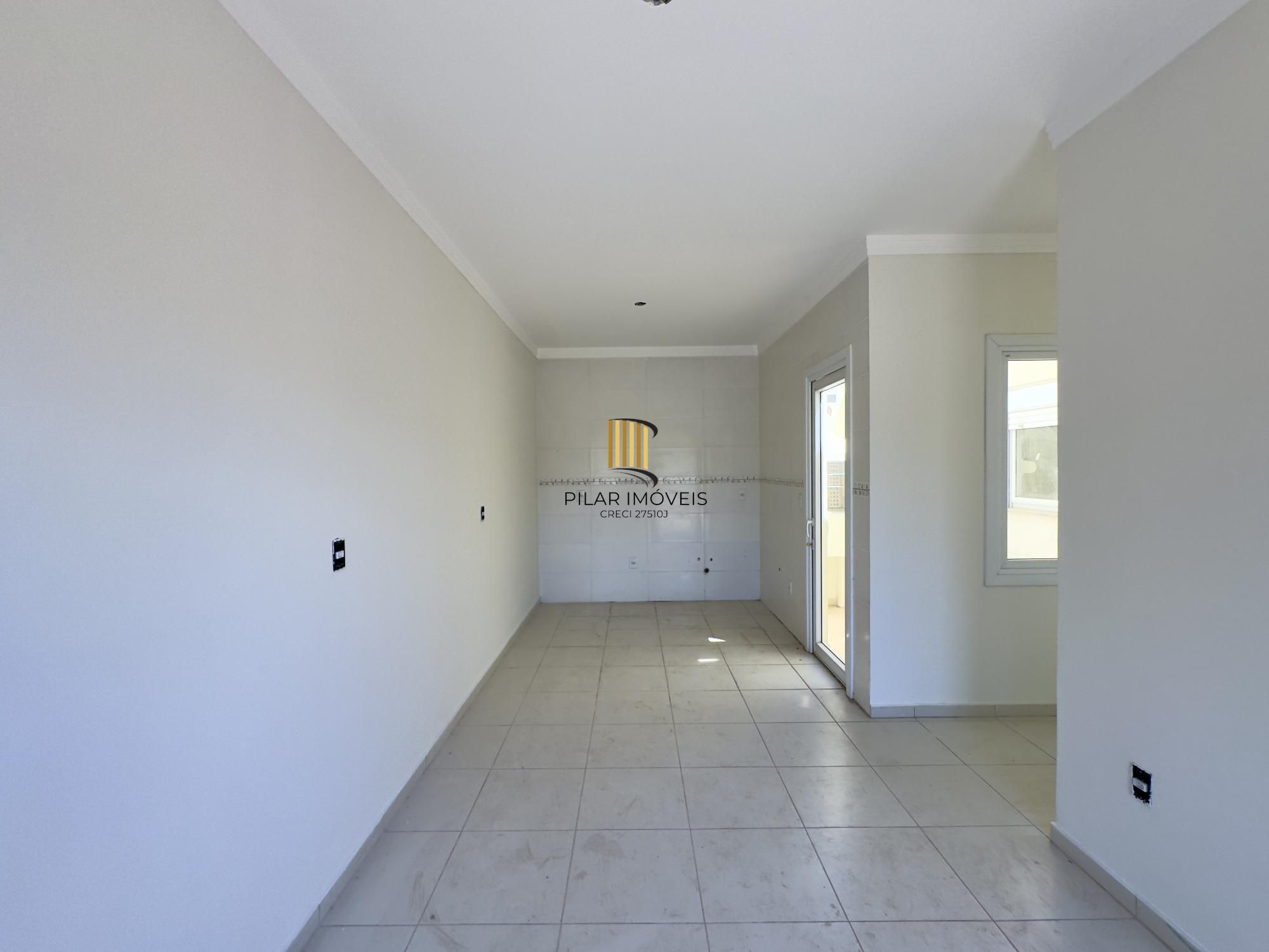 Casa em condomínio com 2 dormitórios, vaga de garagem e churrasqueira na Olaria