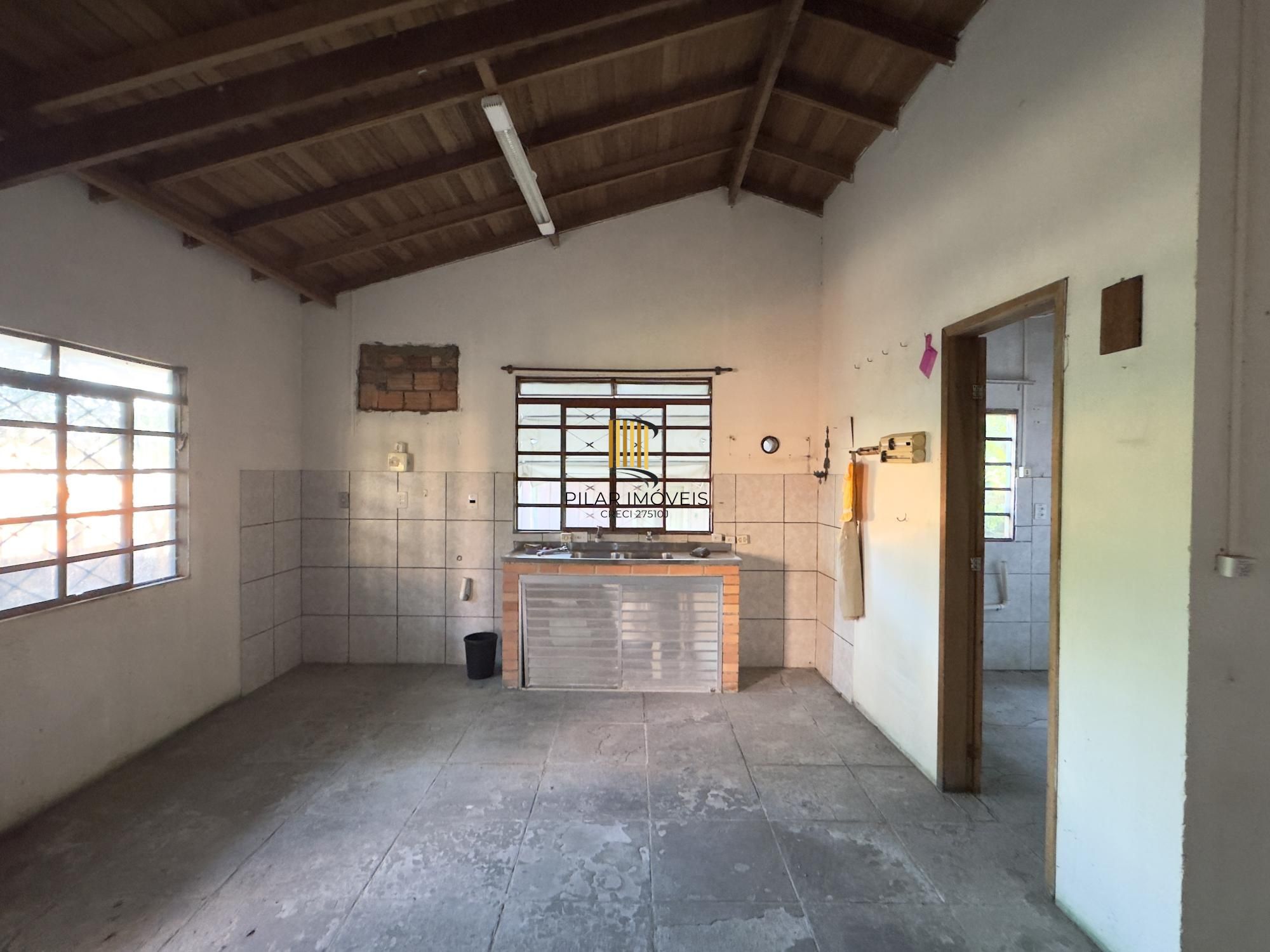 Casa 2 dormitórios no bairro Camaquã