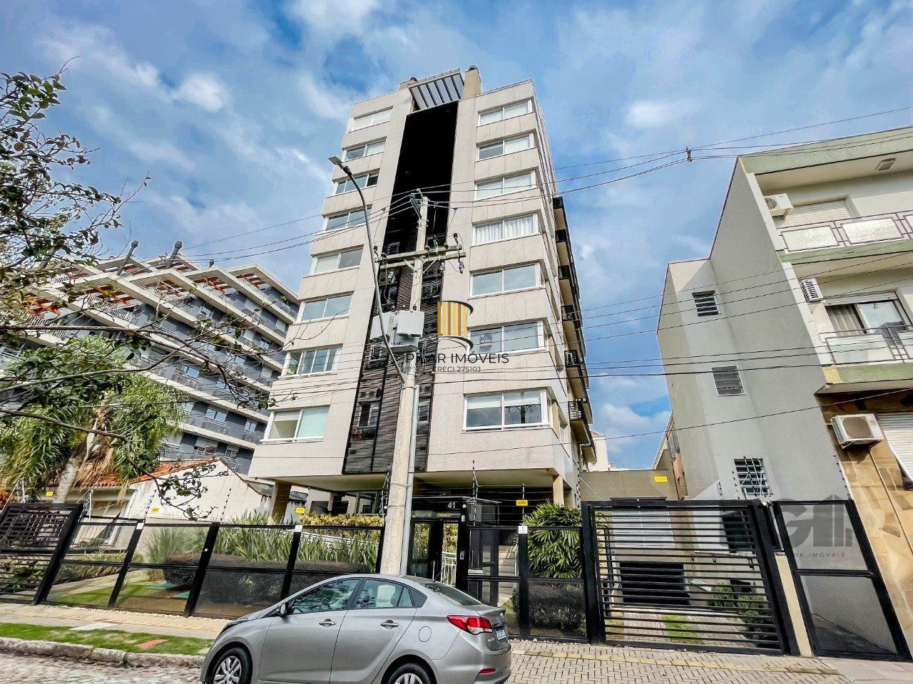 APARTAMENTO MOBILIADO 70M² DE 2 DORMITÓRIOS E 1 VAGA - BAIRRO MENINO DEUS