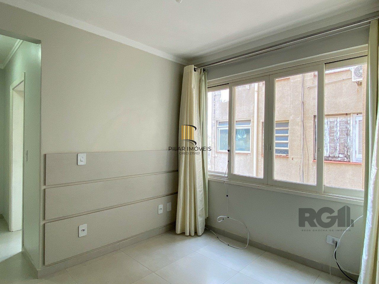 APARTAMENTO SEMIMOBILIADO COM PORTARIA NO CENTRO HISTÓRICO