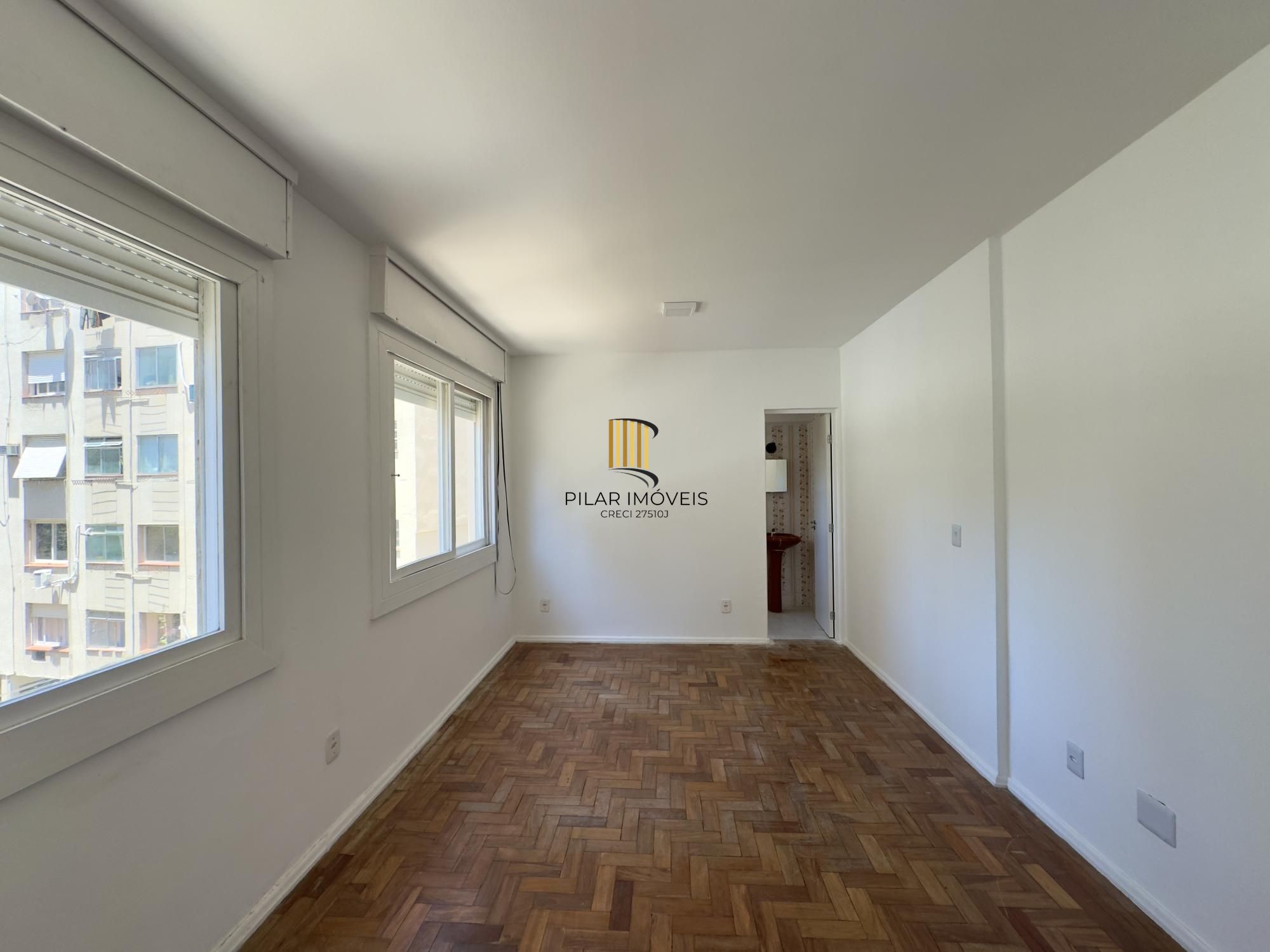 Studio com 28m² super bem iluminado, em ótima localização no Centro Histórico