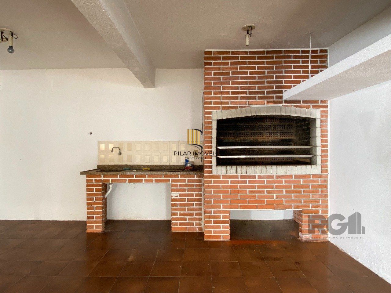 CASA COM 5 DORMITÓRIOS, ESPAÇO PARA FESTAS E PEÇAS AMPLAS PRÓXIMO AO IGUATEMI
