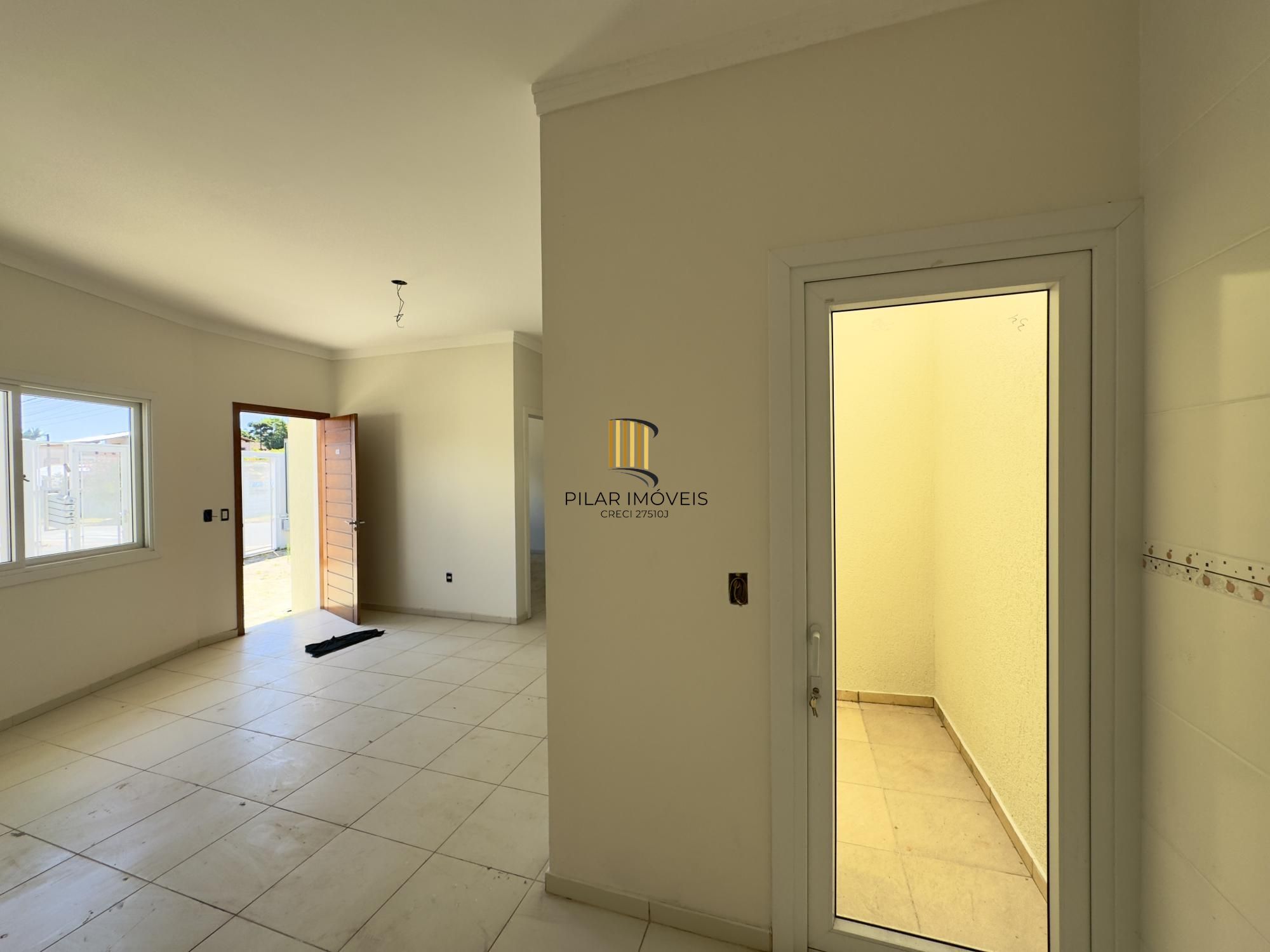 Casa em condomínio com 2 dormitórios, vaga de garagem e churrasqueira na Olaria