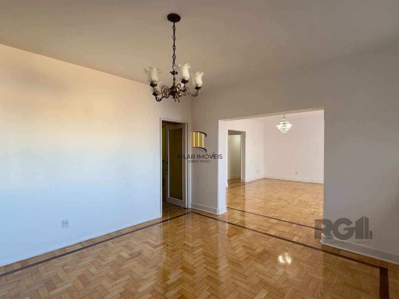 SUPER APARTAMENTO REFORMADO DE 3 DORMITÓRIOS EM ÓTIMA LOCALIZAÇÃO NA DUQUE