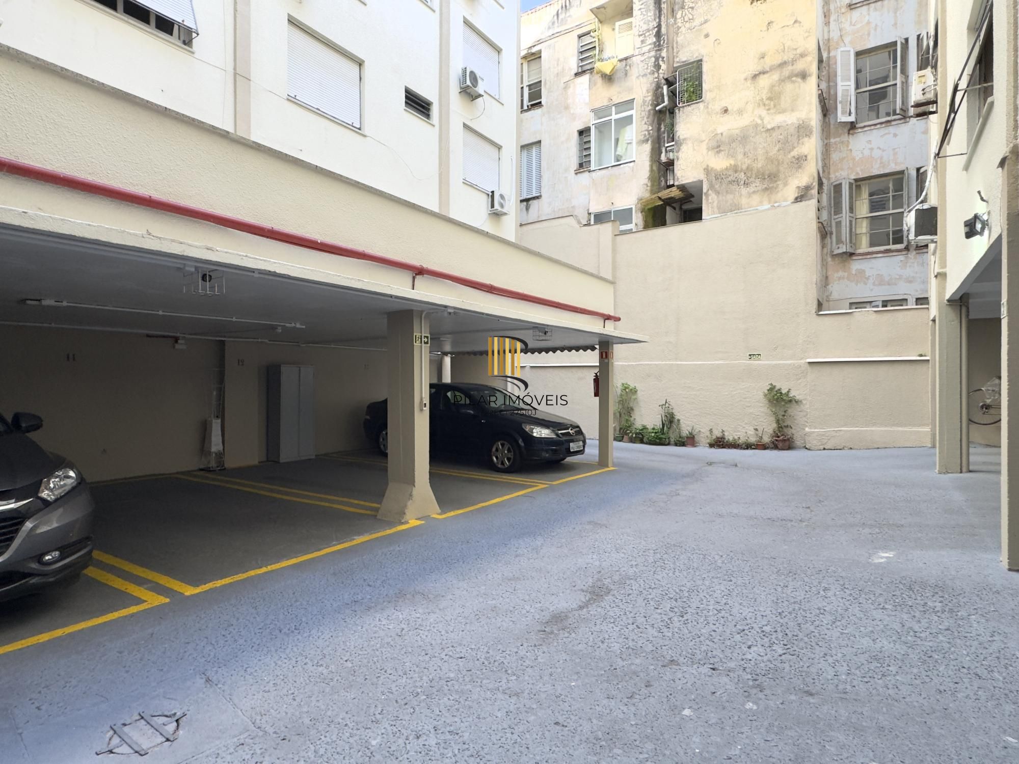 APARTAMENTO 2 DORMITÓRIOS SUPER CHARMOSO NO BAIRRO CENTRO HISTÓRICO