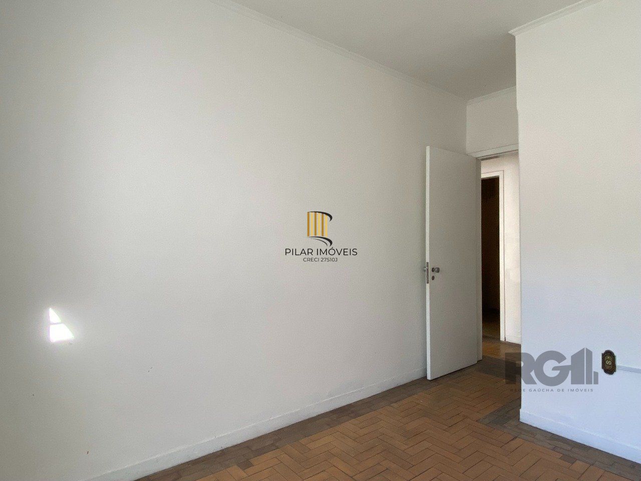 CASA COM 5 DORMITÓRIOS, ESPAÇO PARA FESTAS E PEÇAS AMPLAS PRÓXIMO AO IGUATEMI