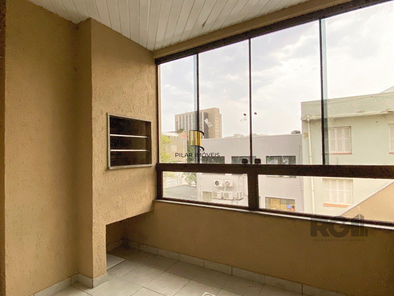 Apartamento com sacada, churrasqueira e vaga de garagem no Centro Histórico