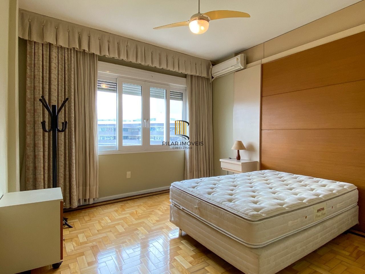 Apartamento 2 dormitórios, com linda vista, em frente ao Hospital de Clínicas