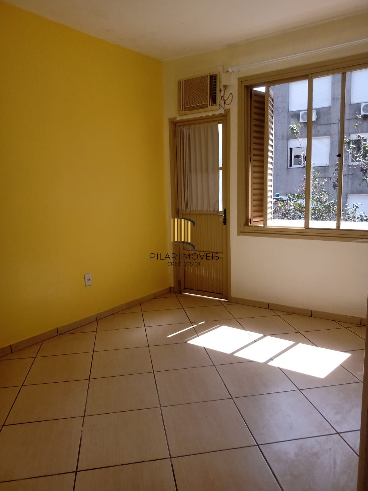 Apartamento 2 dormitórios, pronto para entrar e morar e próximo do Cais Embarcadero.