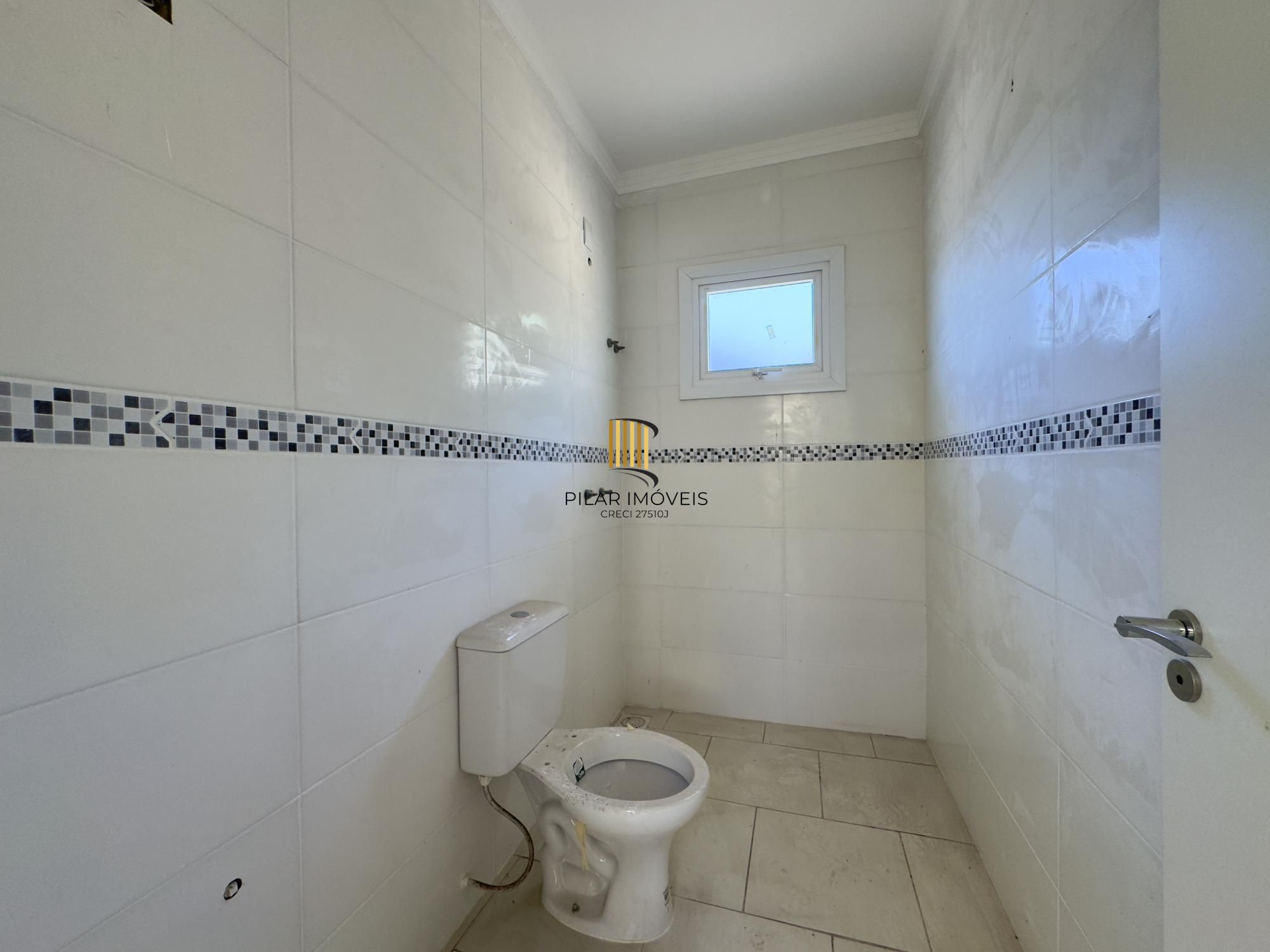 Casa em condomínio com 2 dormitórios, vaga de garagem e churrasqueira na Olaria