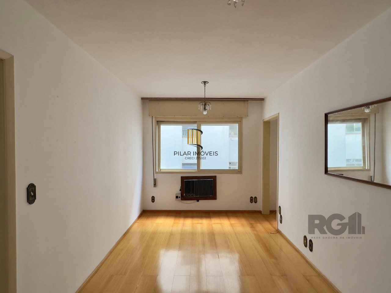 APARTAMENTO SEMIMOBILIADO COM ÓTIMA LOCALIZAÇÃO NO CENTRO HISTÓRICO