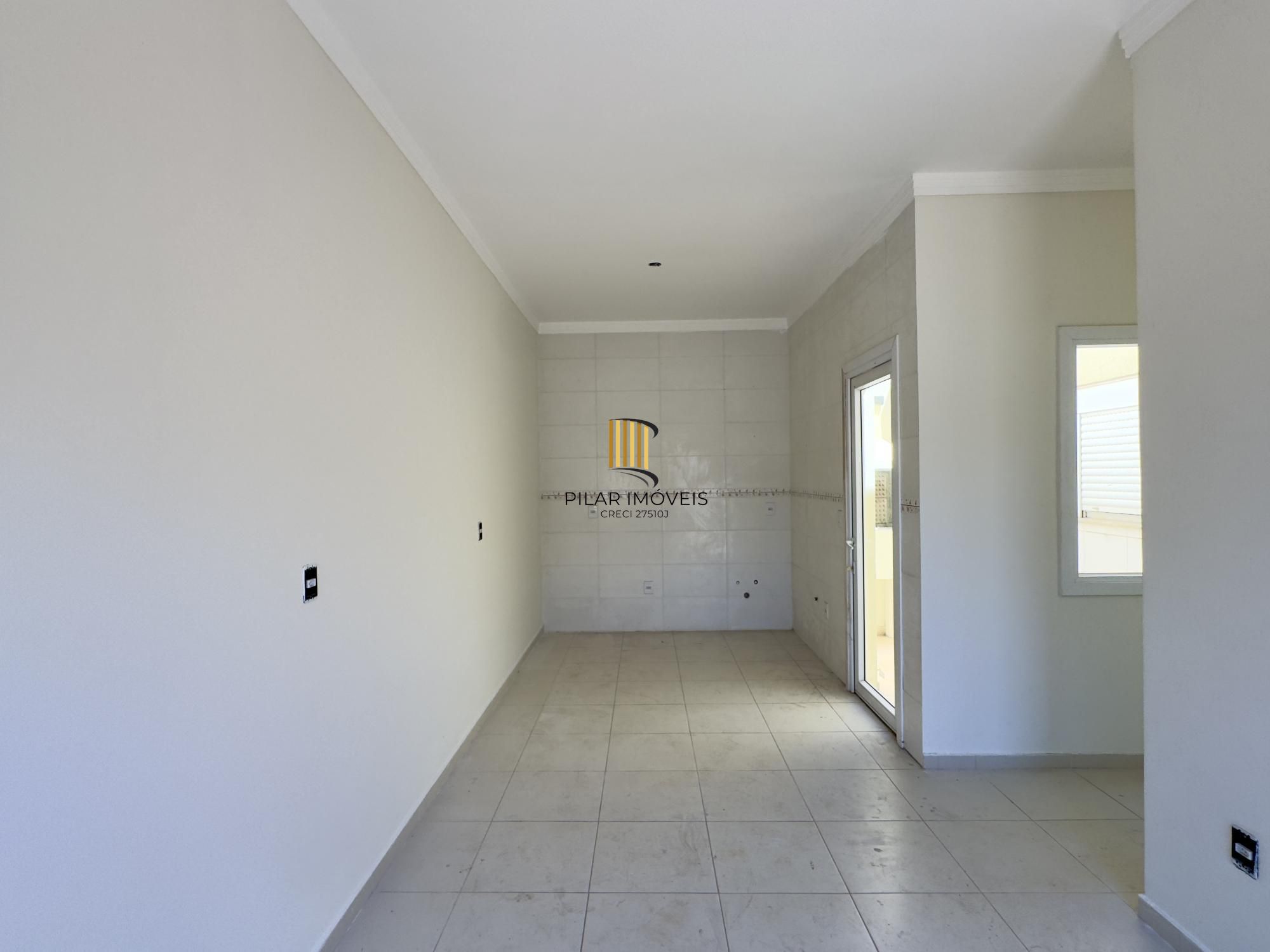 Casa em condomínio com 2 dormitórios, vaga de garagem e churrasqueira na Olaria