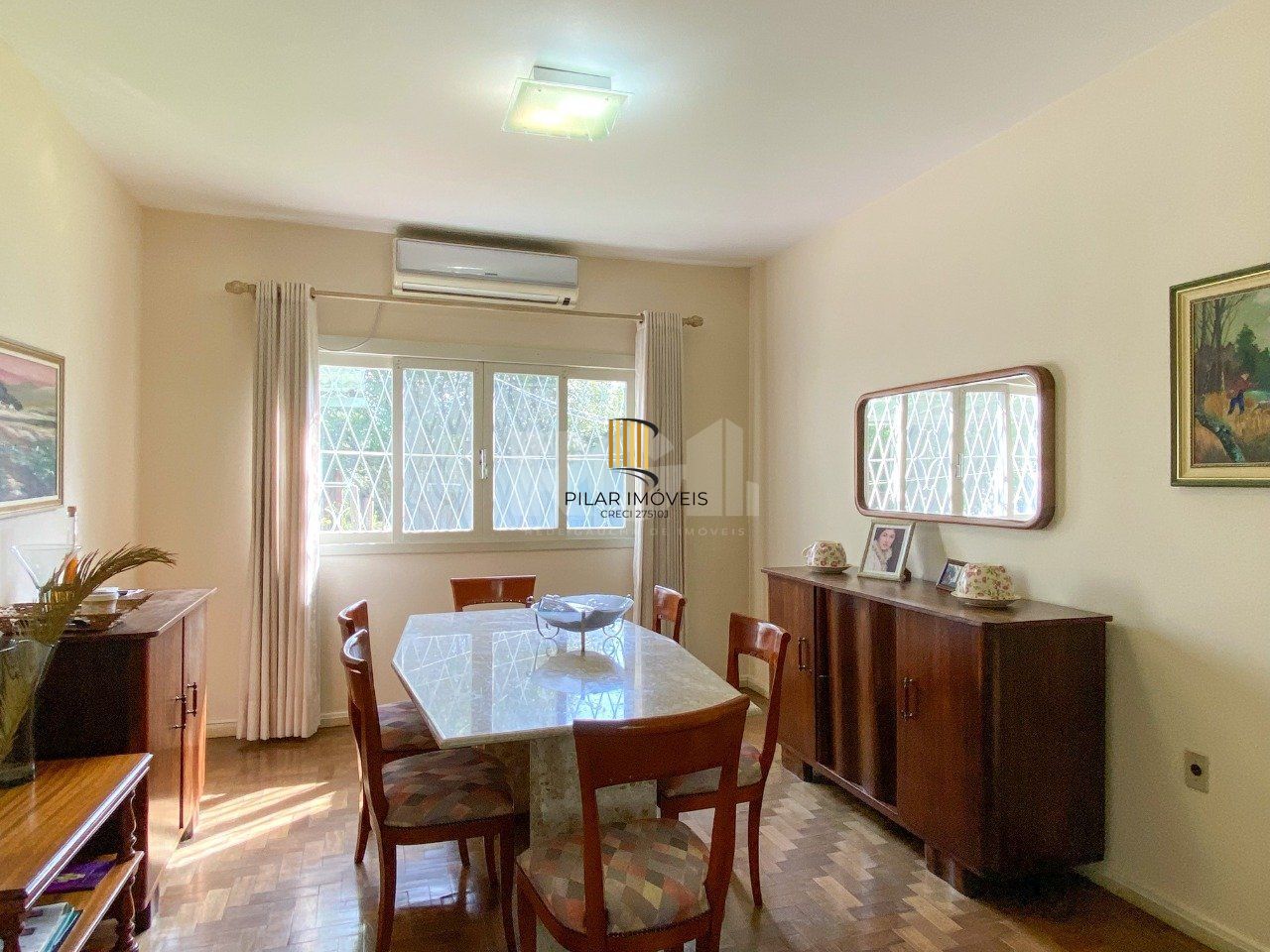 Casa com 4 dormitórios, no bairro Nossa Senhora das Graças em Canoas/RS