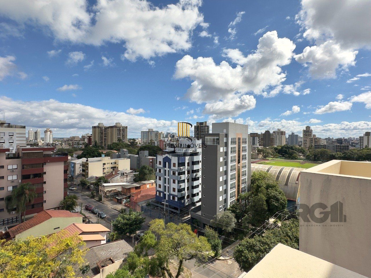 MARAVILHOSA COBERTURA COM VISTA DEFINIDA E MUITA CLARIDADE NO MENINO DEUS