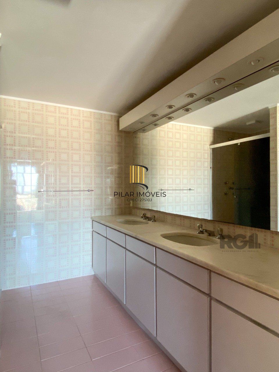 Apartamento com muito conforto e ótima iluminação no Moinhos de Vento