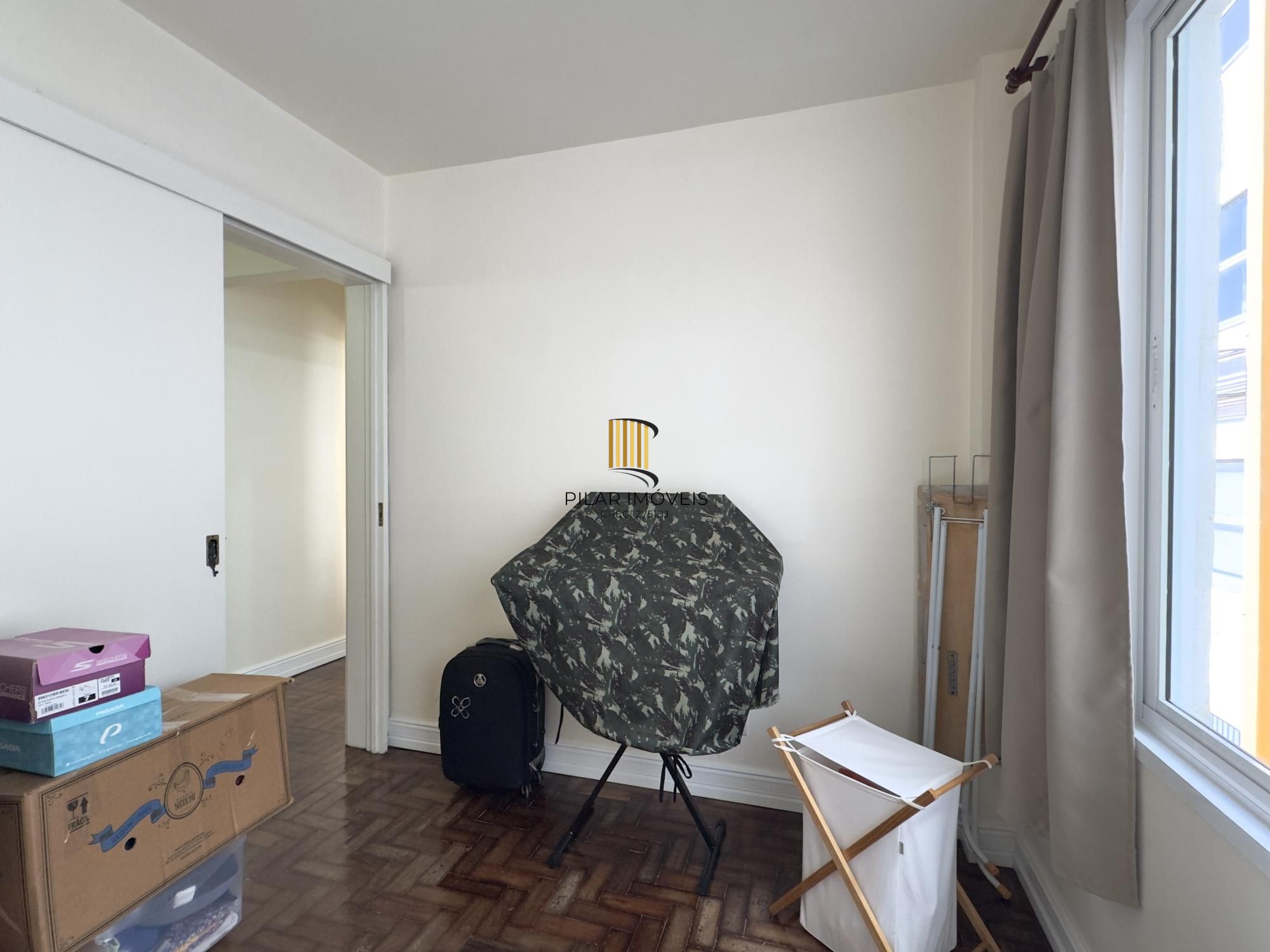 APARTAMENTO 2 DORMITÓRIOS COM PEÇAS AMPLAS NO CENTRO HISTÓRICO