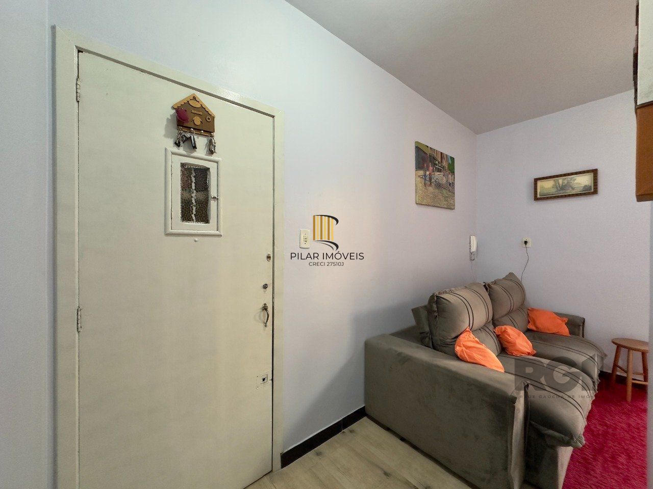 APARTAMENTO 1 DORMITÓRIO COM PÁTIO, DE FRENTE, PRÓXIMO À ORLA DO GUAÍBA NO CENTRO HISTÓRICO