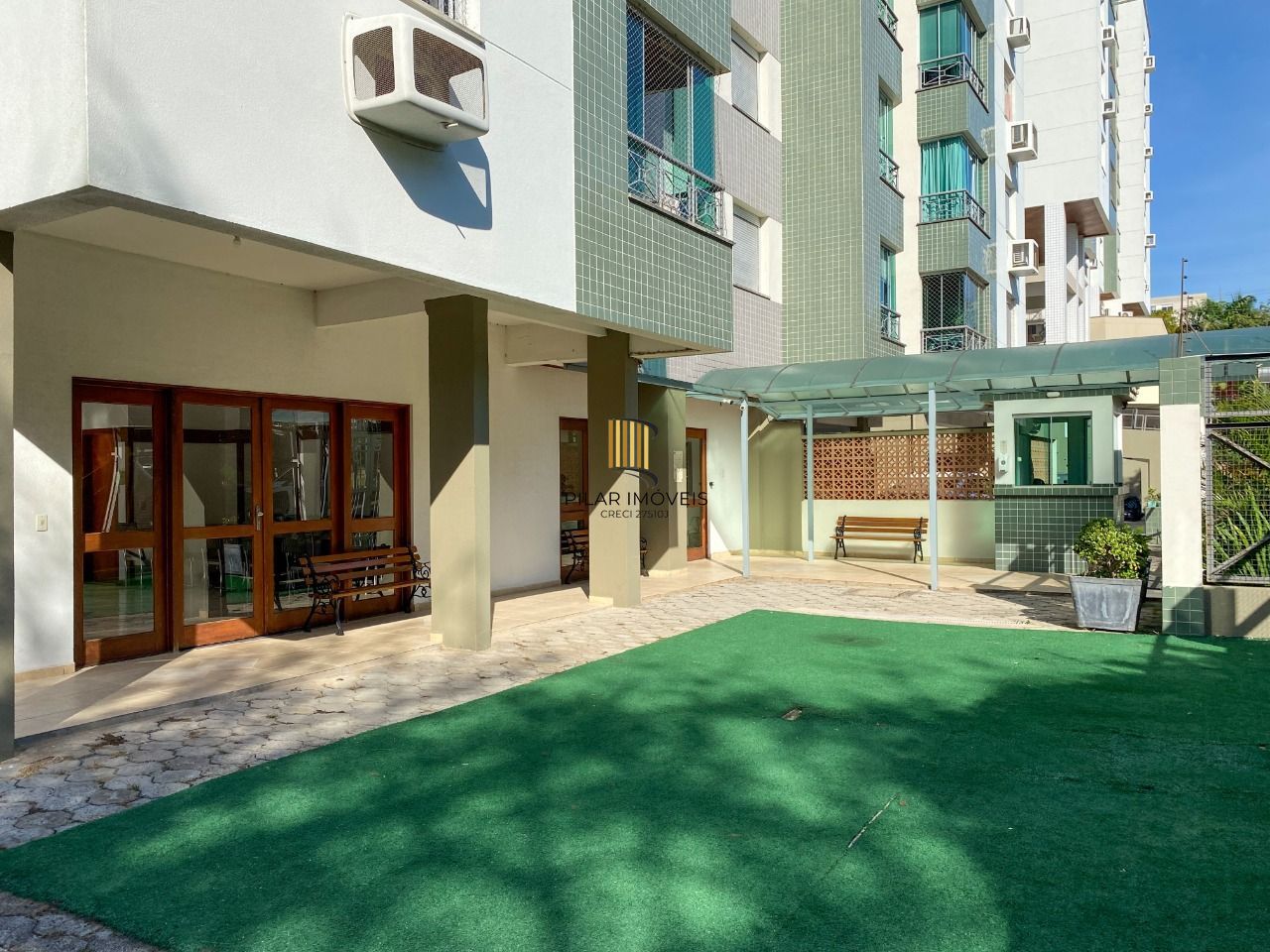 Apartamento 2 dormitórios, com vaga de garagem na Avenida Cavalhada