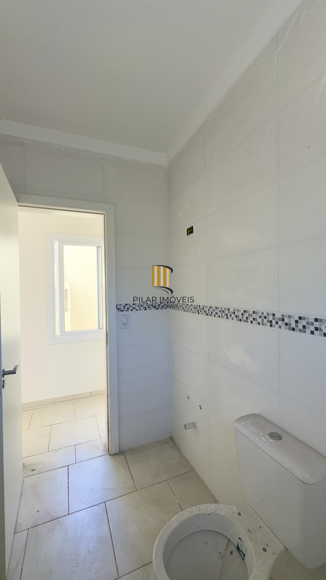 Casa em condomínio com 2 dormitórios, vaga de garagem e churrasqueira na Olaria