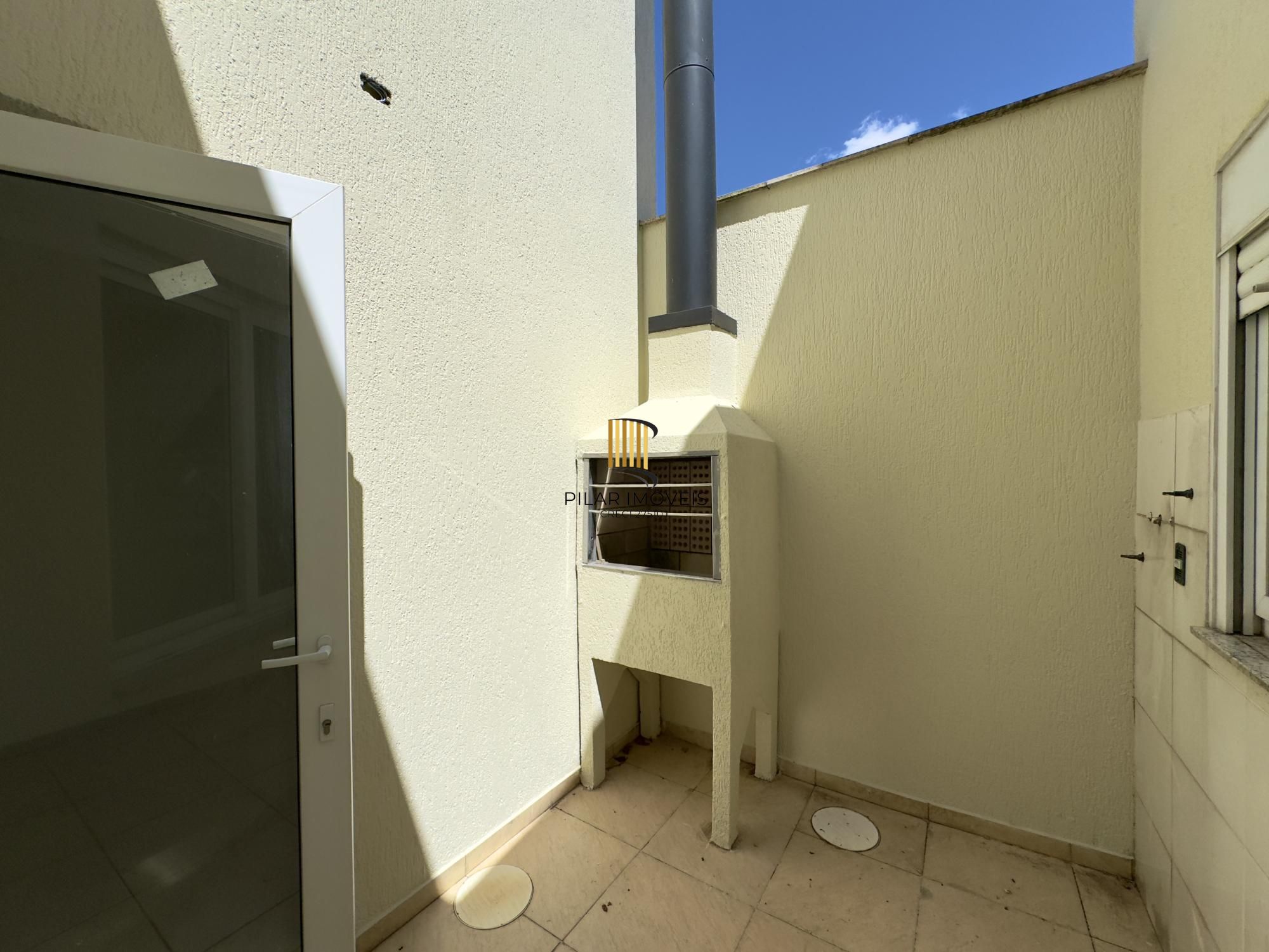 Casa em condomínio com 2 dormitórios, vaga de garagem e churrasqueira na Olaria