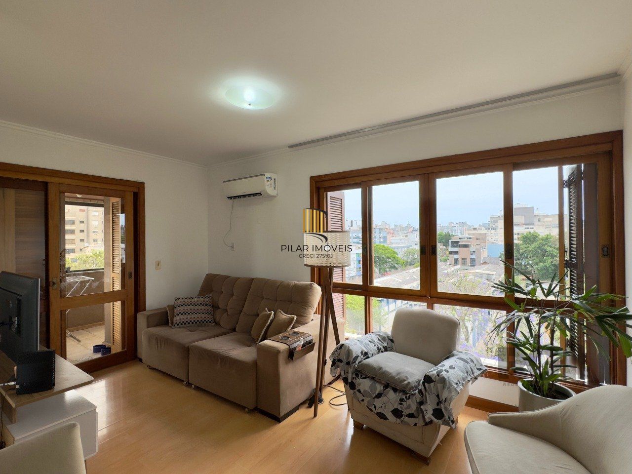 APARTAMENTO MOBILIADO DE 96M² COM 3 DORMITÓRIOS, SUÍTE E VAGA DE GARAGEM NO MENINO DEUS - Pilar Imóveis