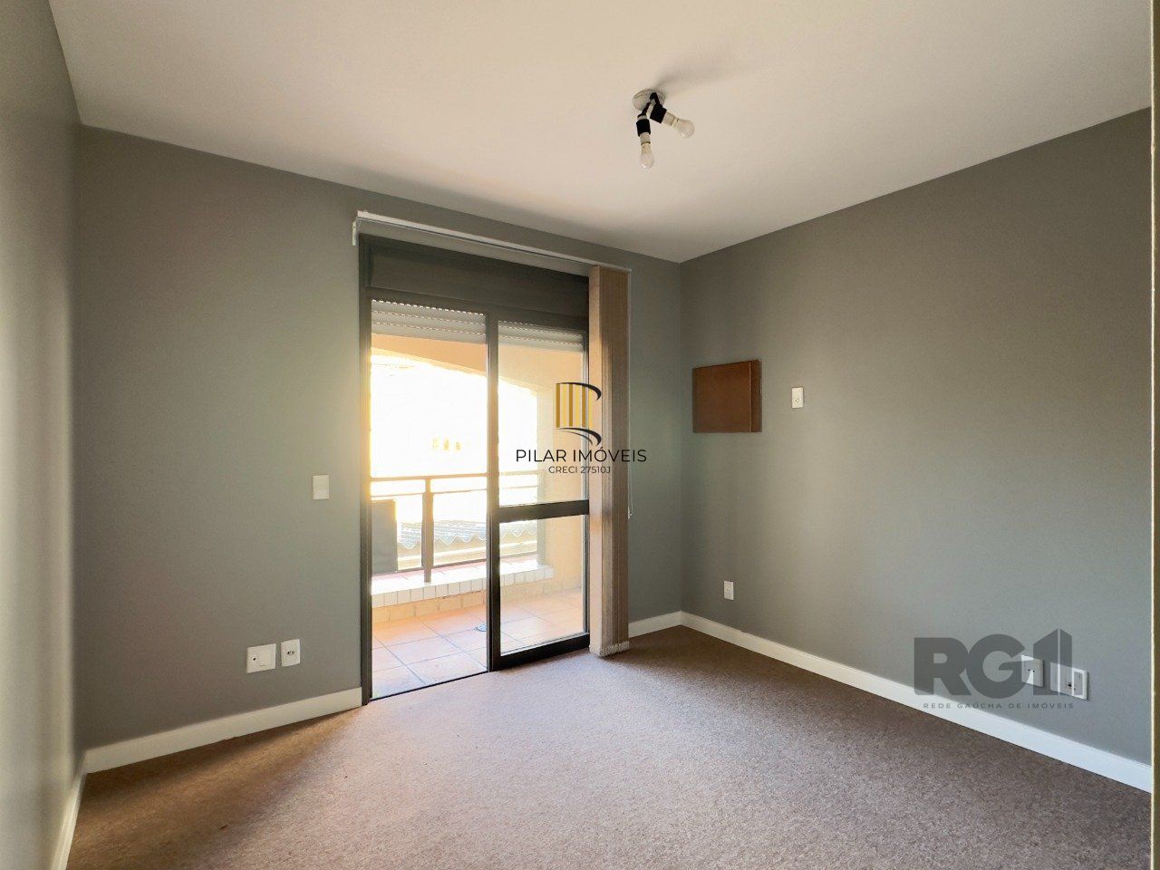 APARTAMENTO GARDEN, 2 DORMITÓRIOS E 1 VAGA DE GARAGEM COM ÓTIMA LOCALIZAÇÃO NO MOINHOS