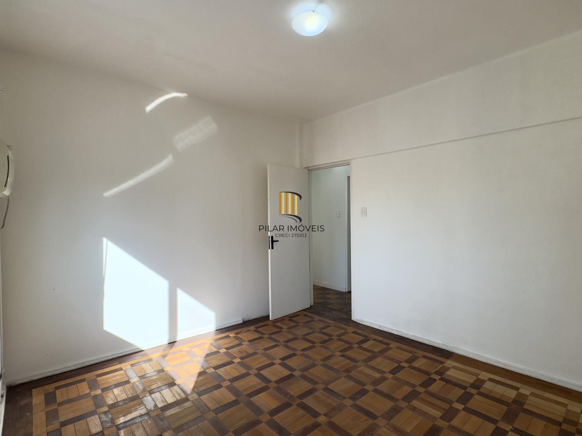 APARTAMENTO 2 DORMITÓRIOS REFORMADO COM LINDA VISTA NO CENTRO HISTÓRICO