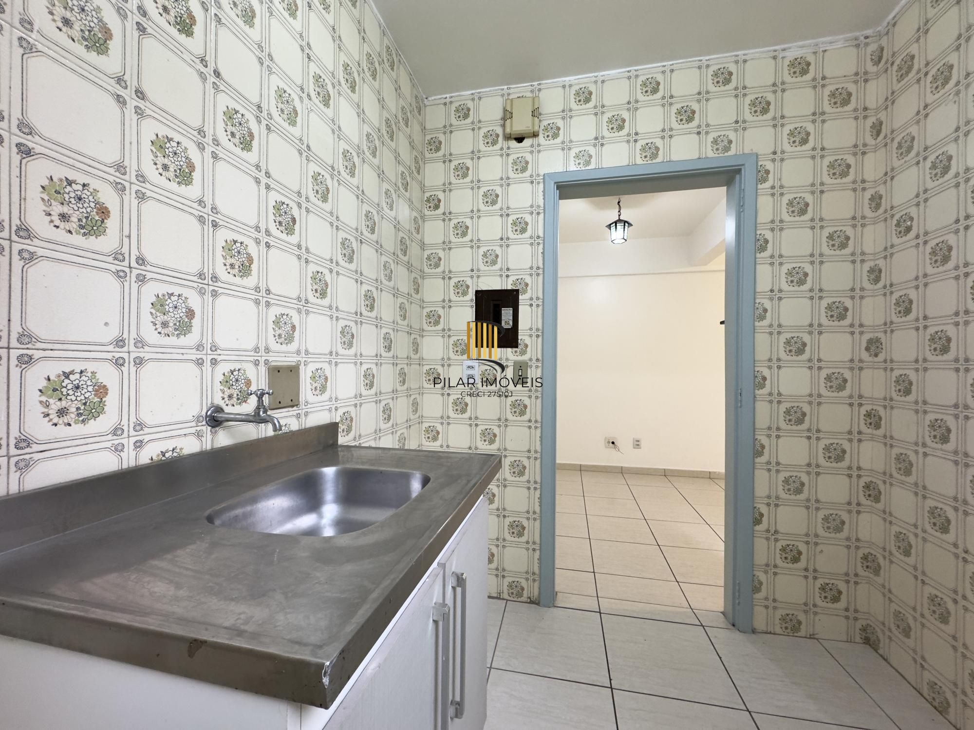 STUDIO DE 30 M² NO MIOLO DA CIDADE BAIXA