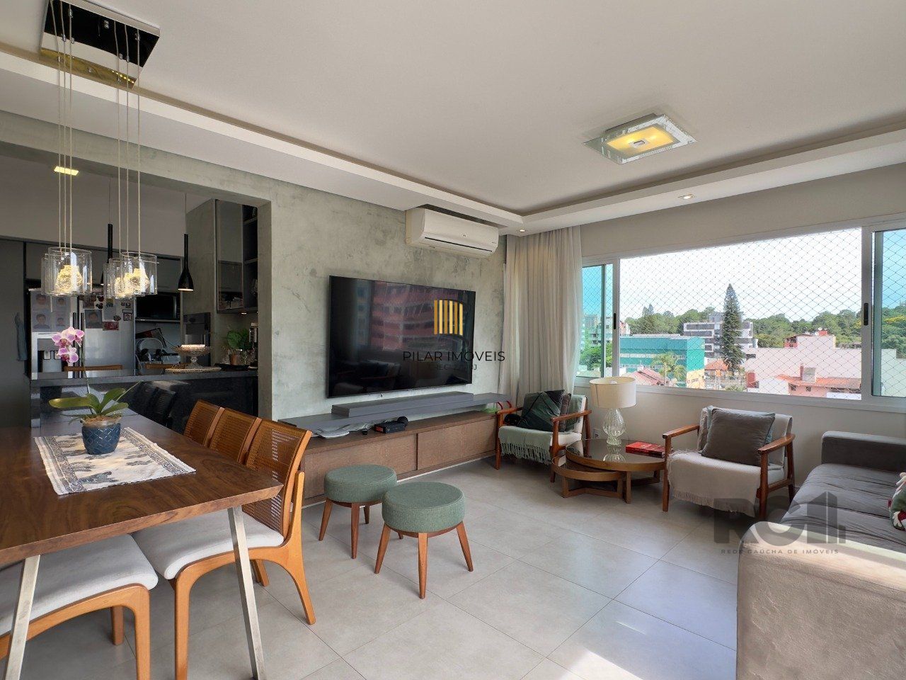 APARTAMENTO MOBILIADO COM PLANTA DIFERENCIADA E ÓTIMA LOCALIZAÇÃO
