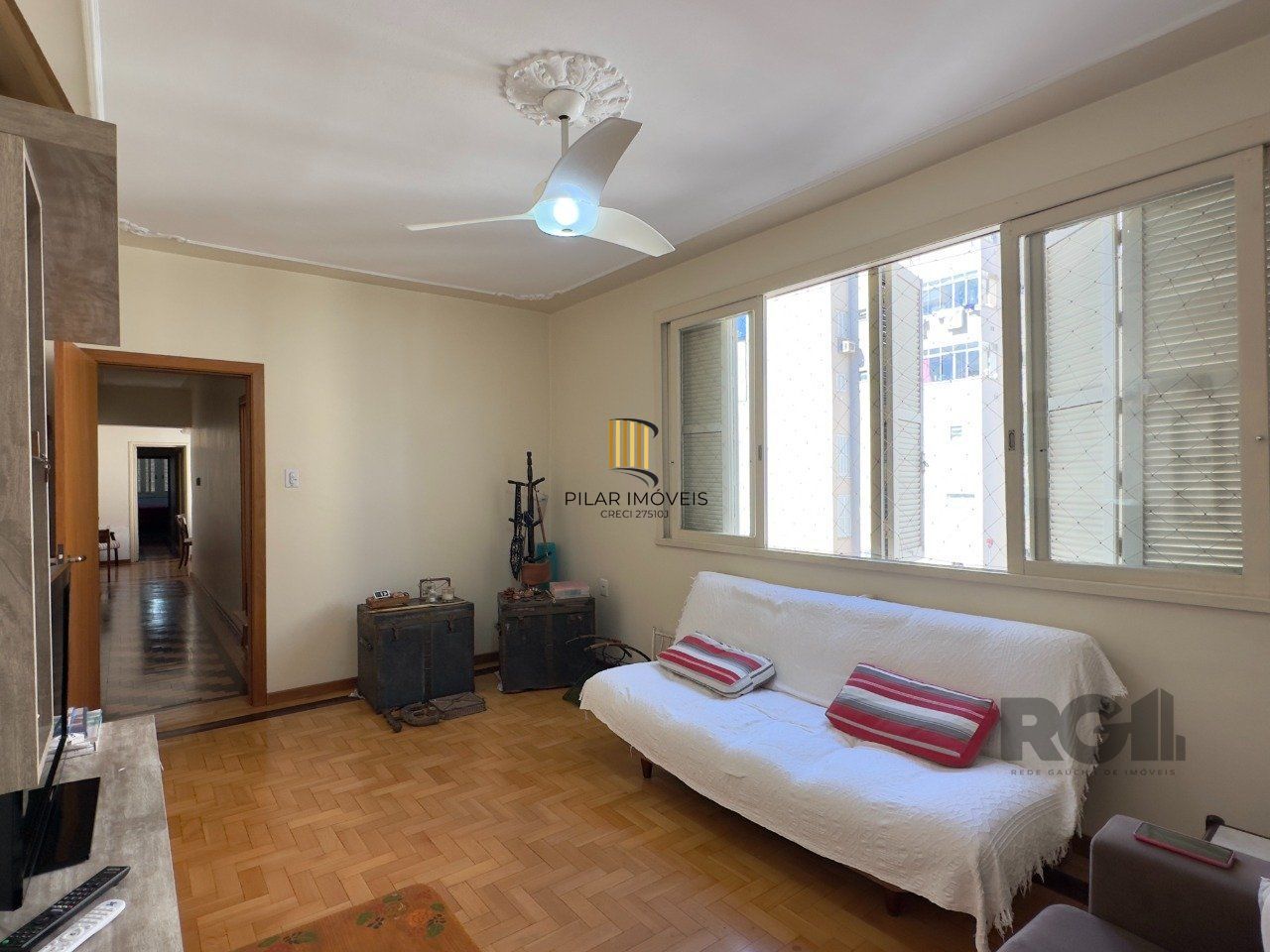 APARTAMENTO 3 DORMITÓRIOS, DE FRENTE E REFORMADO, NO CENTRO HISTÓRICO