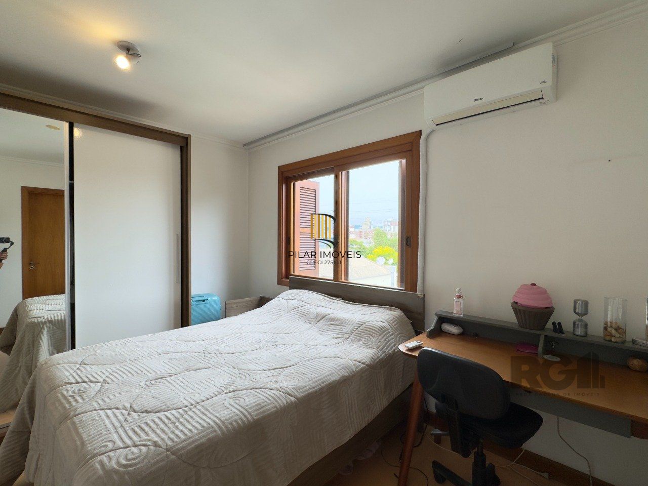 APARTAMENTO MOBILIADO DE 96M² COM 3 DORMITÓRIOS, SUÍTE E VAGA DE GARAGEM NO MENINO DEUS