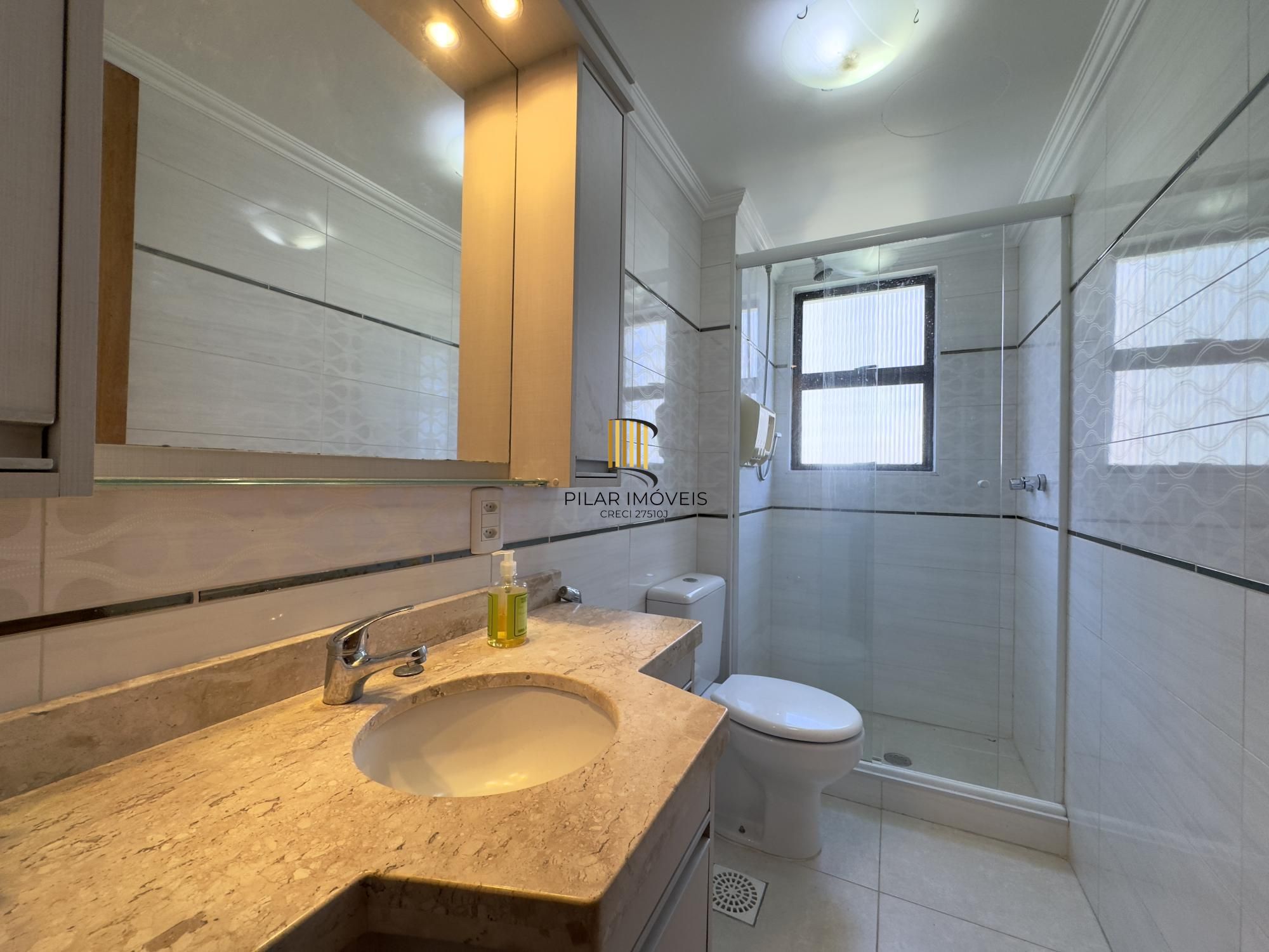 Apartamento mobiliado de 71m², com 2 dormitórios, sendo 1 suíte e vaga no Centro