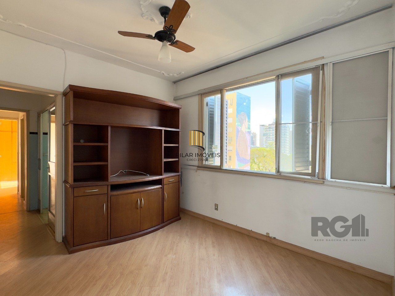 APARTAMENTO MOBILIADO DE 2 DORMITÓRIOS, TOTALMENTE REFORMADO, NO CENTRO HISTÓRICO